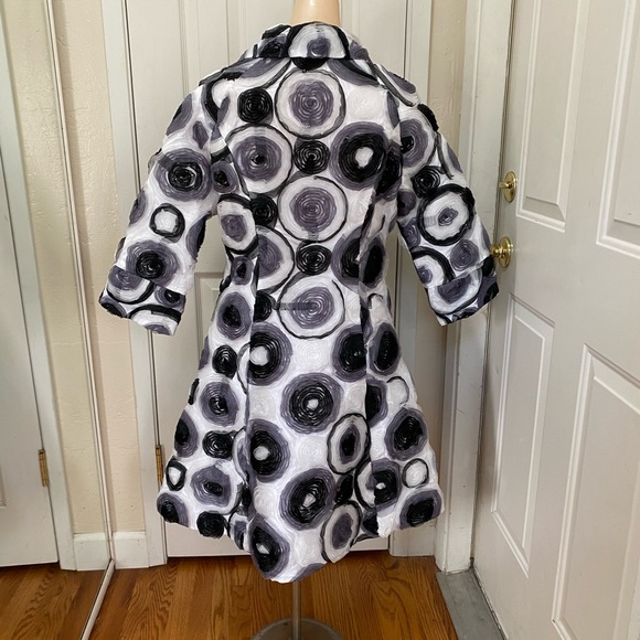 Beautiful stylish coat by Samuel Dong - Picture 2 of 5